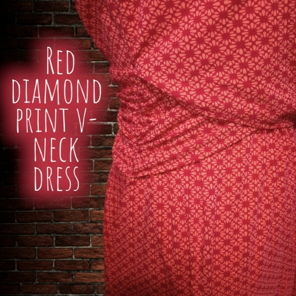 Red Diamond Print V-Neck Dress - Picture 10 of 10
